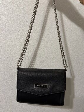 GUESS Black Chain-Strap Crossbody with Logo Plaque